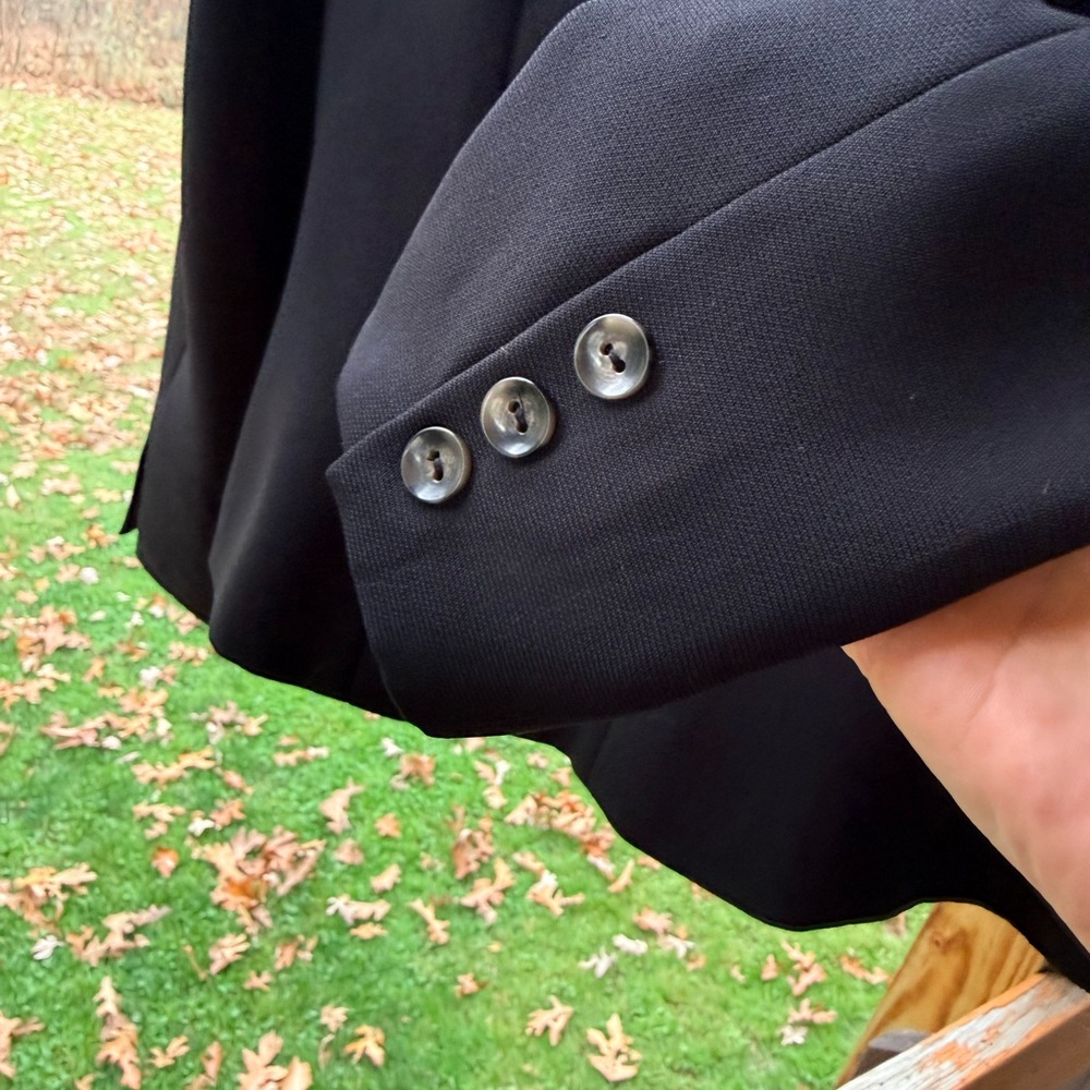 Rafaella Women's Elegant Black Suit Jacket - Picture 6 of 7